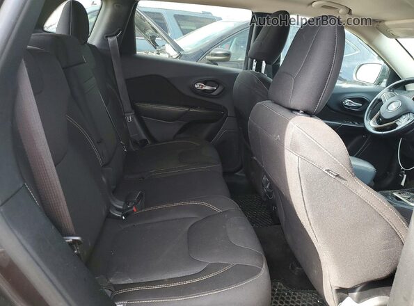 1C4PJLCB6GW189688 2016 JEEP CHEROKEE Gray Widok tylnych siedzeń