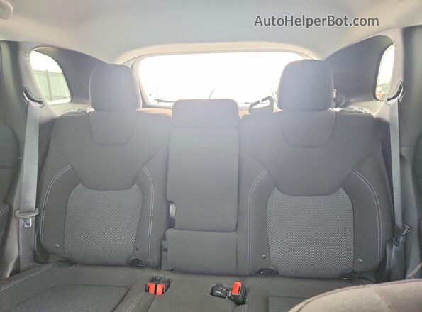 1C4PJLCBXKD396640 2019 JEEP CHEROKEE Silver Widok tylnych siedzeń