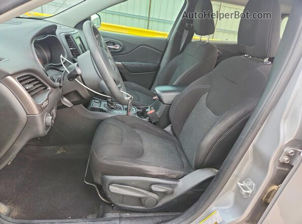 1C4PJLCBXKD396640 2019 JEEP CHEROKEE Silver Widok wnętrza z przodu