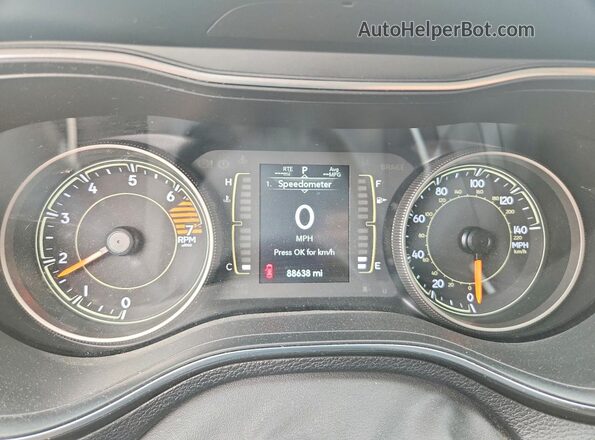 1C4PJLCBXKD396640 2019 JEEP CHEROKEE Silver Widok zestawu wskaźników