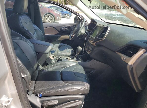 1C4PJLCS7HW642220 2017 JEEP CHEROKEE Silver Widok wnętrza z przodu