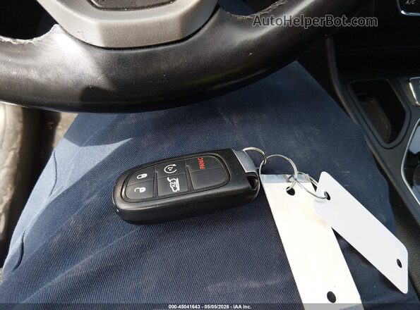1C4PJLDB1KD488220 2019 JEEP CHEROKEE Синий Вид панели приборов