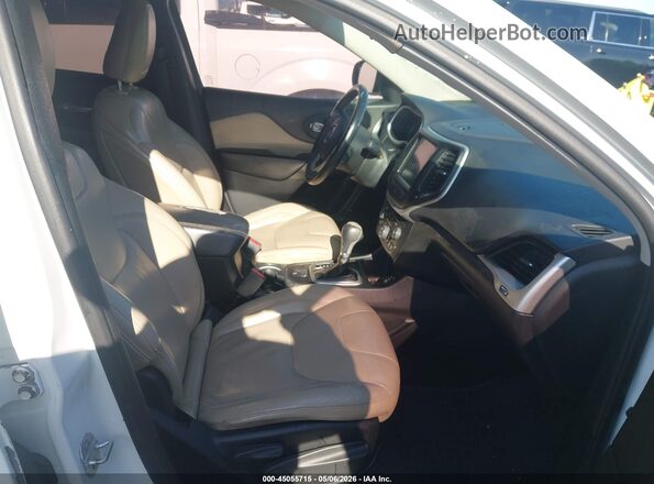 1C4PJLDB2HW518077 2017 JEEP CHEROKEE Белый Вид салона спереди