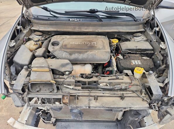 1C4PJLDB8HW585914 2017 JEEP CHEROKEE Silver ძრავის განყოფილების ხედი