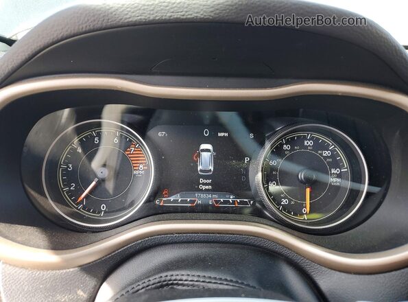 1C4PJLDX6JD556859 2018 JEEP CHEROKEE Black Widok zestawu wskaźników