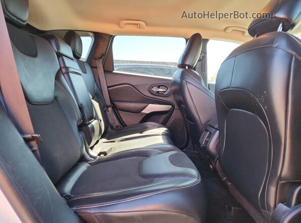 1C4PJLLB9JD563827 2018 JEEP CHEROKEE Белый Вид задней части салона