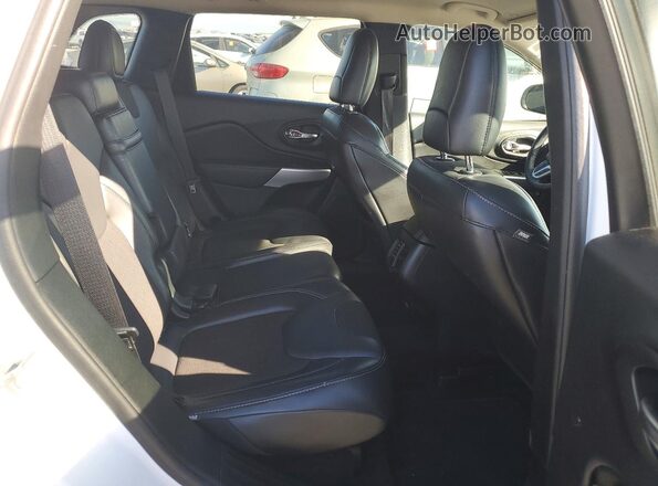 1C4PJLLX4JD519522 2018 JEEP CHEROKEE White Widok wnętrza z tyłu