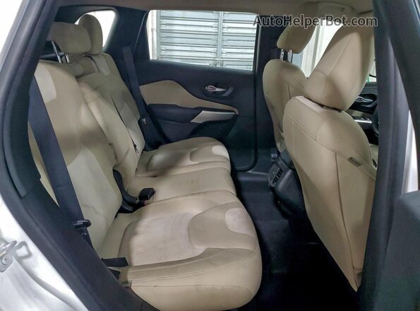 1C4PJMAB5HW629541 2017 JEEP CHEROKEE Белый Вид задней части салона