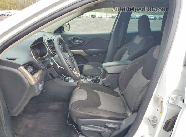 1C4PJMAB6HW608018 2017 JEEP CHEROKEE Белый Вид салона спереди