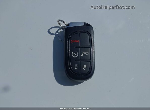 1C4PJMBS2HW602263 2017 JEEP CHEROKEE Белый Вид панели приборов