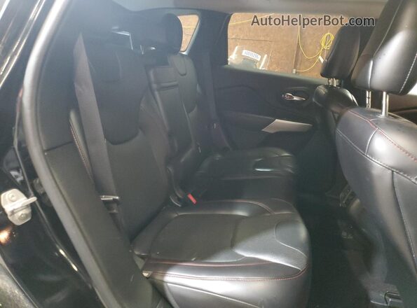 1C4PJMBS4HW629027 2017 JEEP CHEROKEE Черный Вид задней части салона