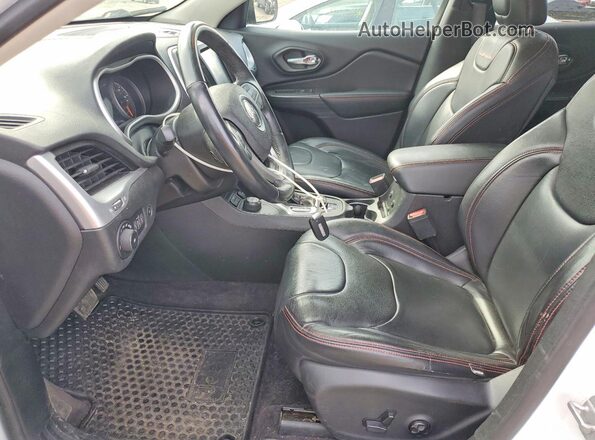 1C4PJMBS5HW500570 2017 JEEP CHEROKEE White Widok wnętrza z przodu