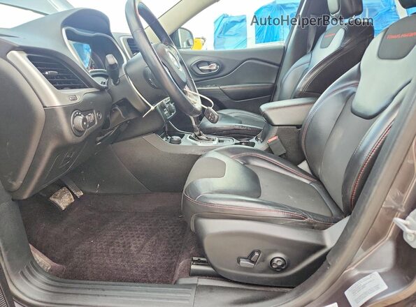 1C4PJMBS5HW564415 2017 JEEP CHEROKEE Серый Вид салона спереди
