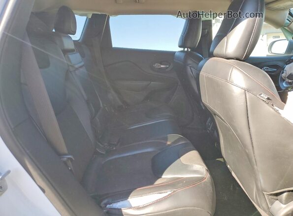 1C4PJMBS7GW110052 2016 JEEP CHEROKEE White Widok wnętrza z tyłu