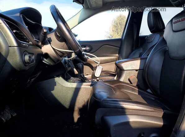 1C4PJMBX3MD182143 2021 JEEP CHEROKEE Black Front interior view