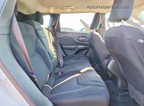 1C4PJMCB2KD289135 2019 JEEP CHEROKEE Белый Вид задней части салона