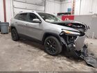 2017 Jeep Cherokee Latitude 4x4 Silver vin: 1C4PJMCB3HW527829