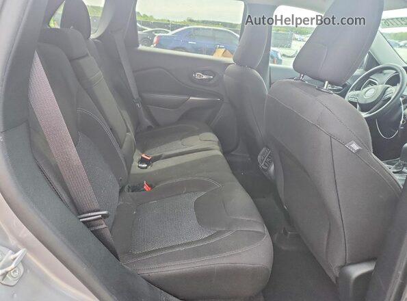 1C4PJMCB3KD315516 2019 JEEP CHEROKEE Серебряный Вид задних сидений