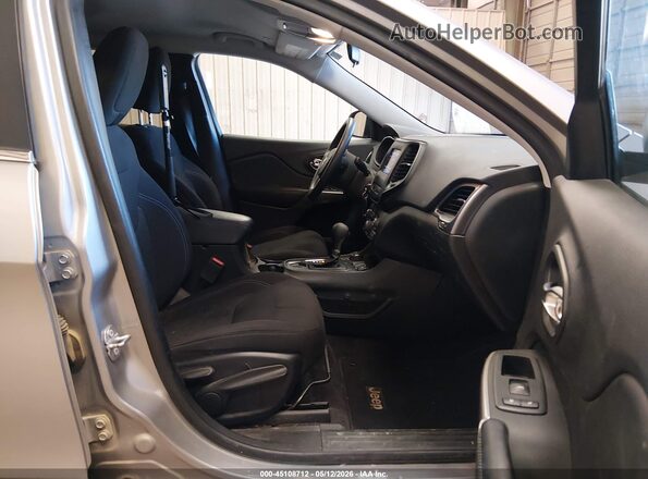 1C4PJMCB6KD216608 2019 JEEP CHEROKEE Серебряный Вид салона спереди