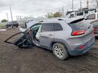2017 Jeep Cherokee Latitude Серебряный vin: 1C4PJMCB8HD217526