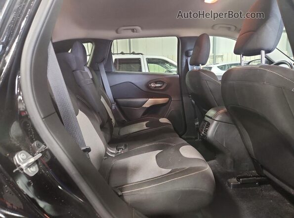 1C4PJMCB8JD547303 2018 JEEP CHEROKEE Черный Вид задней части салона