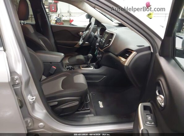 1C4PJMCB8JD559287 2018 JEEP CHEROKEE Gray წინა სალონის ხედი