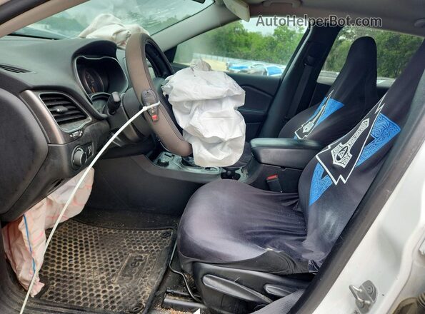 1C4PJMCB8LD550429 2020 JEEP CHEROKEE White Widok wnętrza z przodu