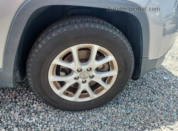 1C4PJMCS0HW581802 2017 JEEP CHEROKEE Silver 