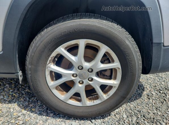1C4PJMCS0HW581802 2017 JEEP CHEROKEE Silver 