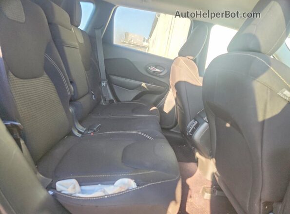 1C4PJMCS2HW501772 2017 JEEP CHEROKEE Black Widok wnętrza z tyłu