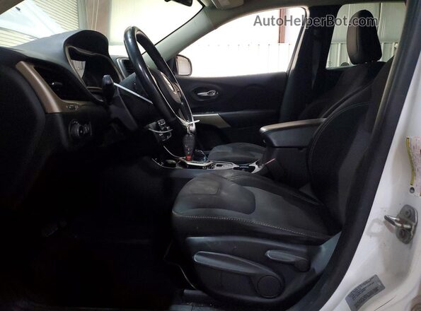 1C4PJMCS4HW567885 2017 JEEP CHEROKEE Белый Вид салона спереди