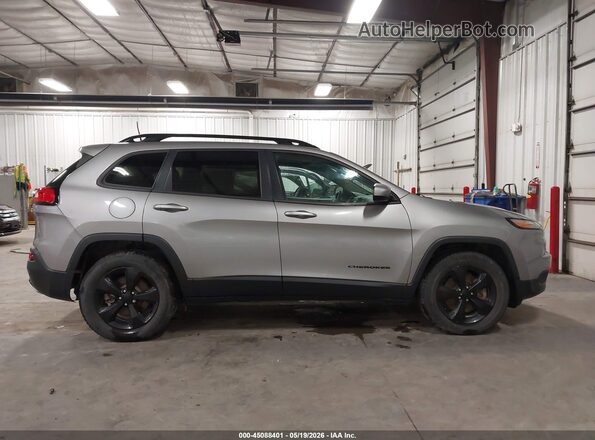 1C4PJMCS5GW167428 2016 JEEP CHEROKEE Silver Widok wnętrza z tyłu