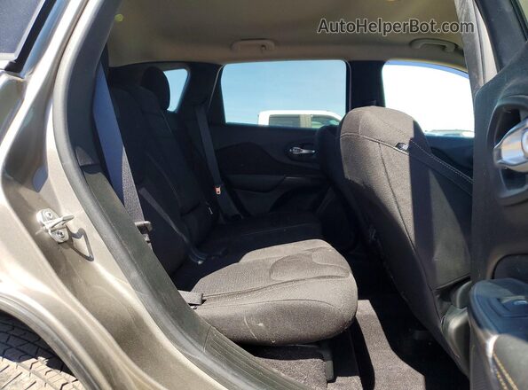 1C4PJMCS6HW513648 2017 JEEP CHEROKEE Gray Rear interior view
