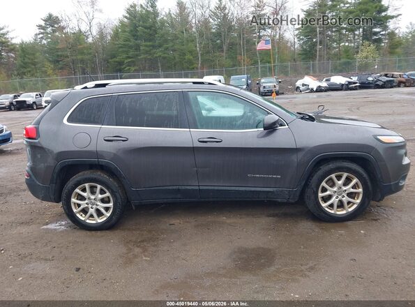 1C4PJMCS6HW556967 2017 JEEP CHEROKEE Gray Widok wnętrza z tyłu