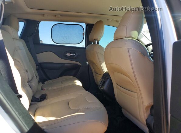 1C4PJMCS9HW500439 2017 JEEP CHEROKEE White Սալոնի հետևի տեսք