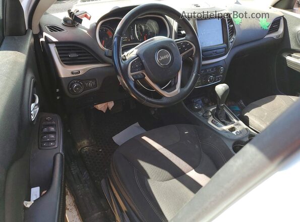 1C4PJMCS9HW513451 2017 JEEP CHEROKEE Белый Вид панели приборов