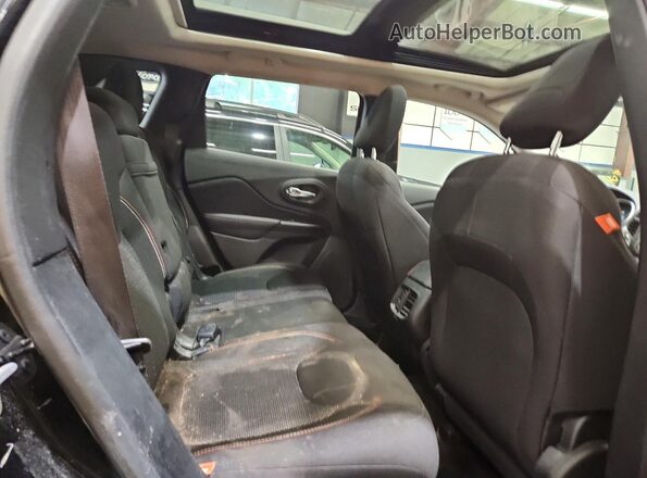 1C4PJMCS9HW545638 2017 JEEP CHEROKEE Black Widok wnętrza z tyłu