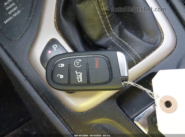 1C4PJMDB2HW520689 2017 JEEP CHEROKEE Черный Вид панели приборов