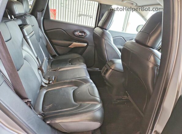 1C4PJMDB3JD505832 2018 JEEP CHEROKEE Silver Vista interior trasera