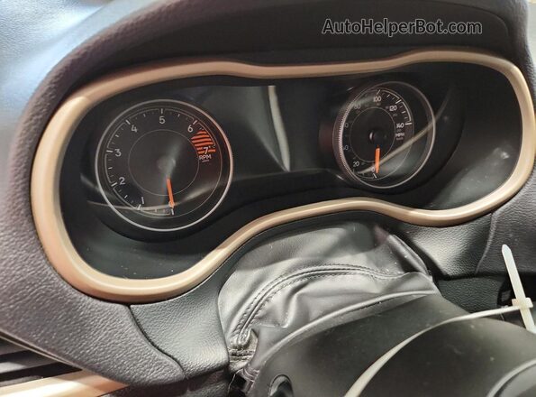 1C4PJMDB3JD505832 2018 JEEP CHEROKEE Silver Vista del cuadro de instrumentos