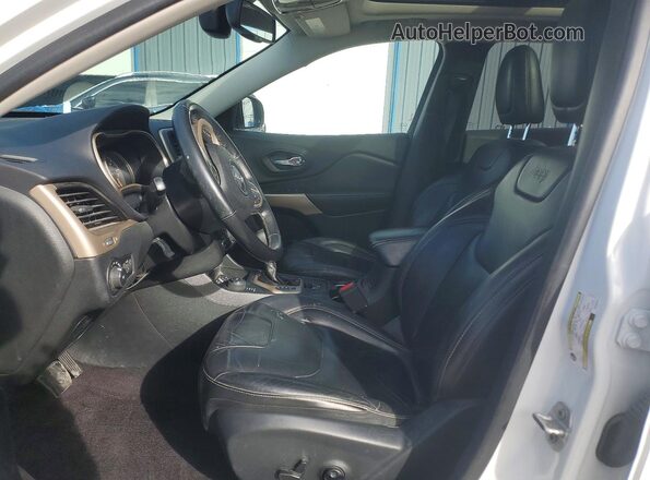 1C4PJMDS4HW596737 2017 JEEP CHEROKEE Белый Вид салона спереди
