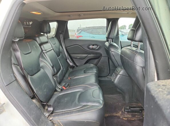 1C4PJMDS6HW557597 2017 JEEP CHEROKEE Белый Вид задней части салона