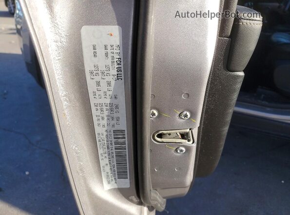 1C4PJMDX6JD512799 2018 JEEP CHEROKEE Серебряный Панорамный вид салона 360°