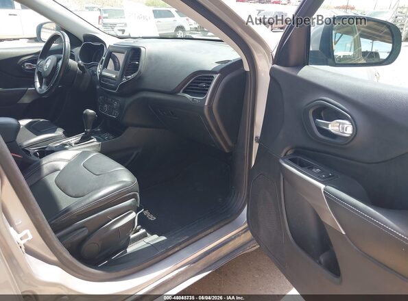 1C4PJMLB5KD226921 2019 JEEP CHEROKEE Серебряный Вид салона спереди