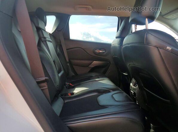 1C4PJMLB6KD287968 2019 JEEP CHEROKEE White Widok wnętrza z tyłu