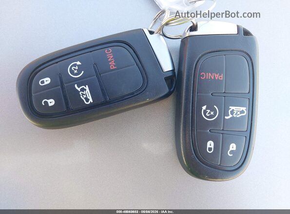 1C4PJMLB7KD226922 2019 JEEP CHEROKEE Серебряный Вид панели приборов