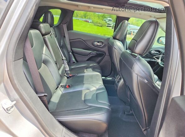 1C4PJMLB7LD529393 2020 JEEP CHEROKEE Серебряный Вид задней части салона