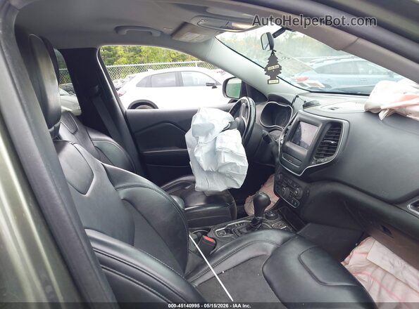 1C4PJMLBXKD141024 2019 JEEP CHEROKEE Зеленый Вид салона спереди