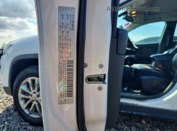 1C4PJMLBXKD239714 2019 JEEP CHEROKEE Белый Вид подкапотного пространства