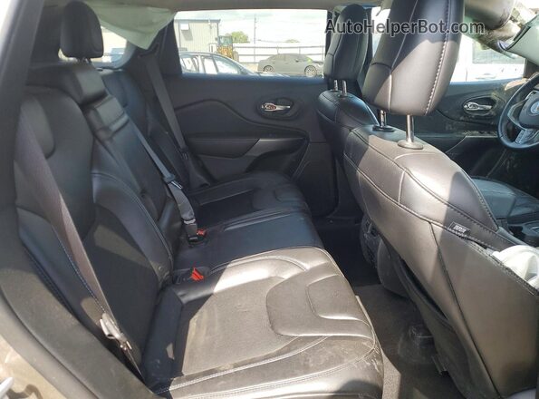 1C4PJMLX2KD271469 2019 JEEP CHEROKEE Gray Rear seats view